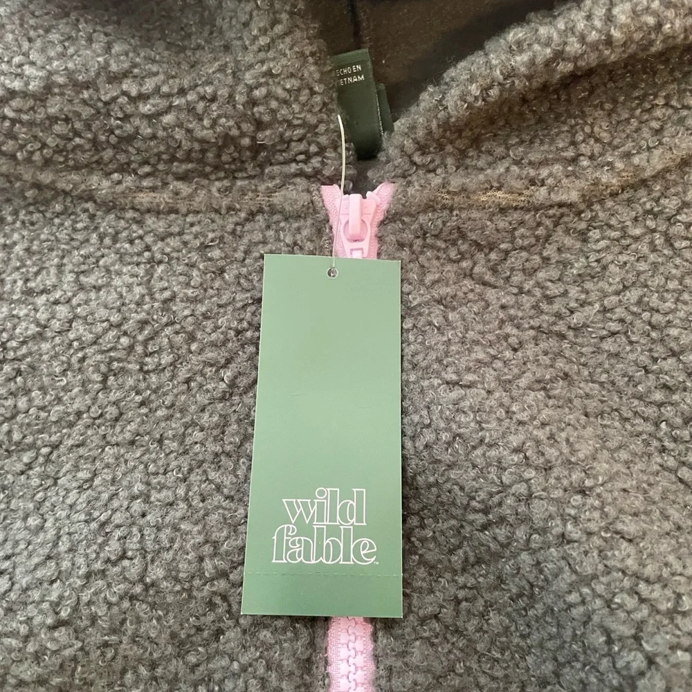 Woman’s Sherpa gray pullover jacket.  Size XS.  NWT.  With hood and kangaroo - Picture 6 of 7